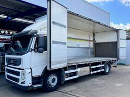 Universal Box with sidedoors and loadinglift