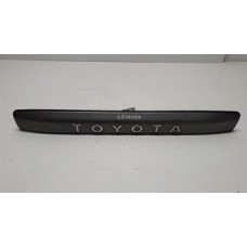 Toyota 4runner 89- 95 планка молдинг накладка планка крышки багажника задний